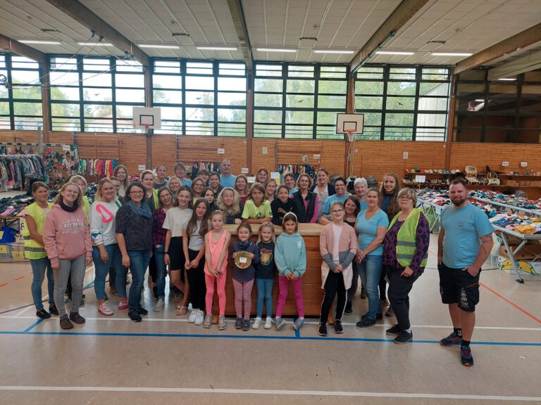 Kleidermarkt - die fleißigen Helfer